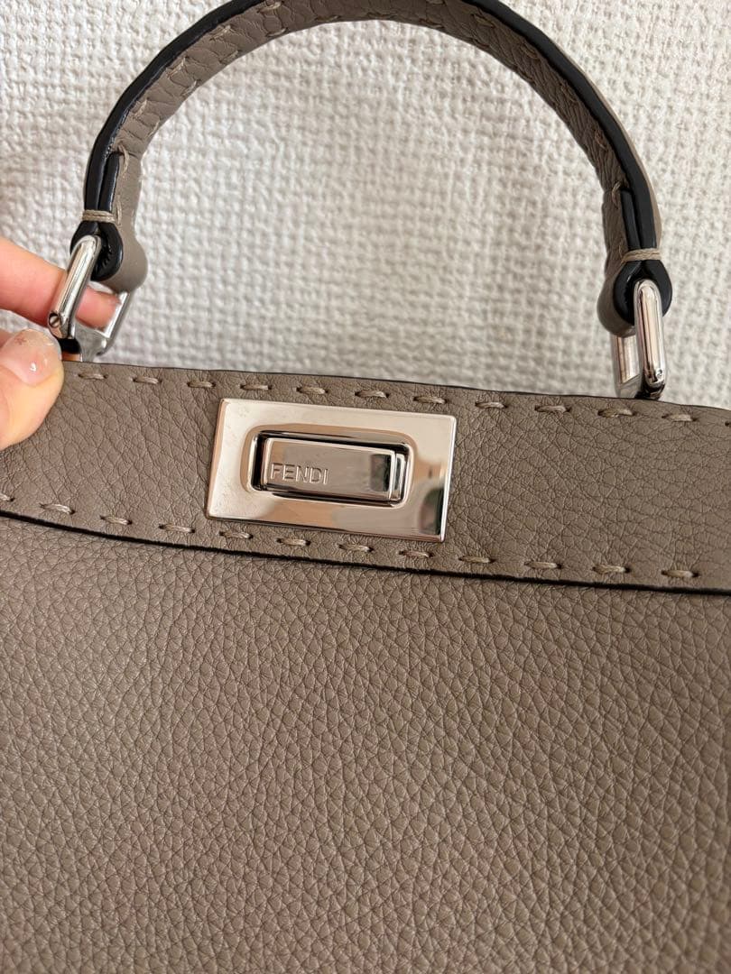 FENDI セレリア ピーカブー アイシーユー スモール コルダ