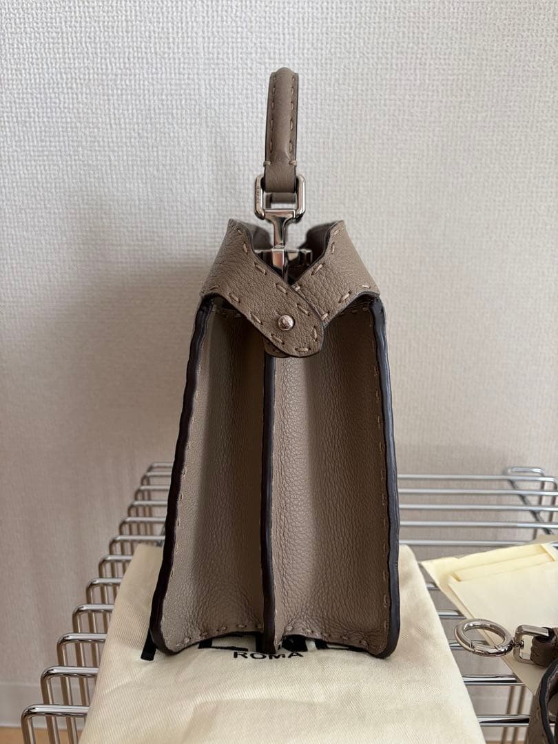 FENDI セレリア ピーカブー アイシーユー スモール コルダ