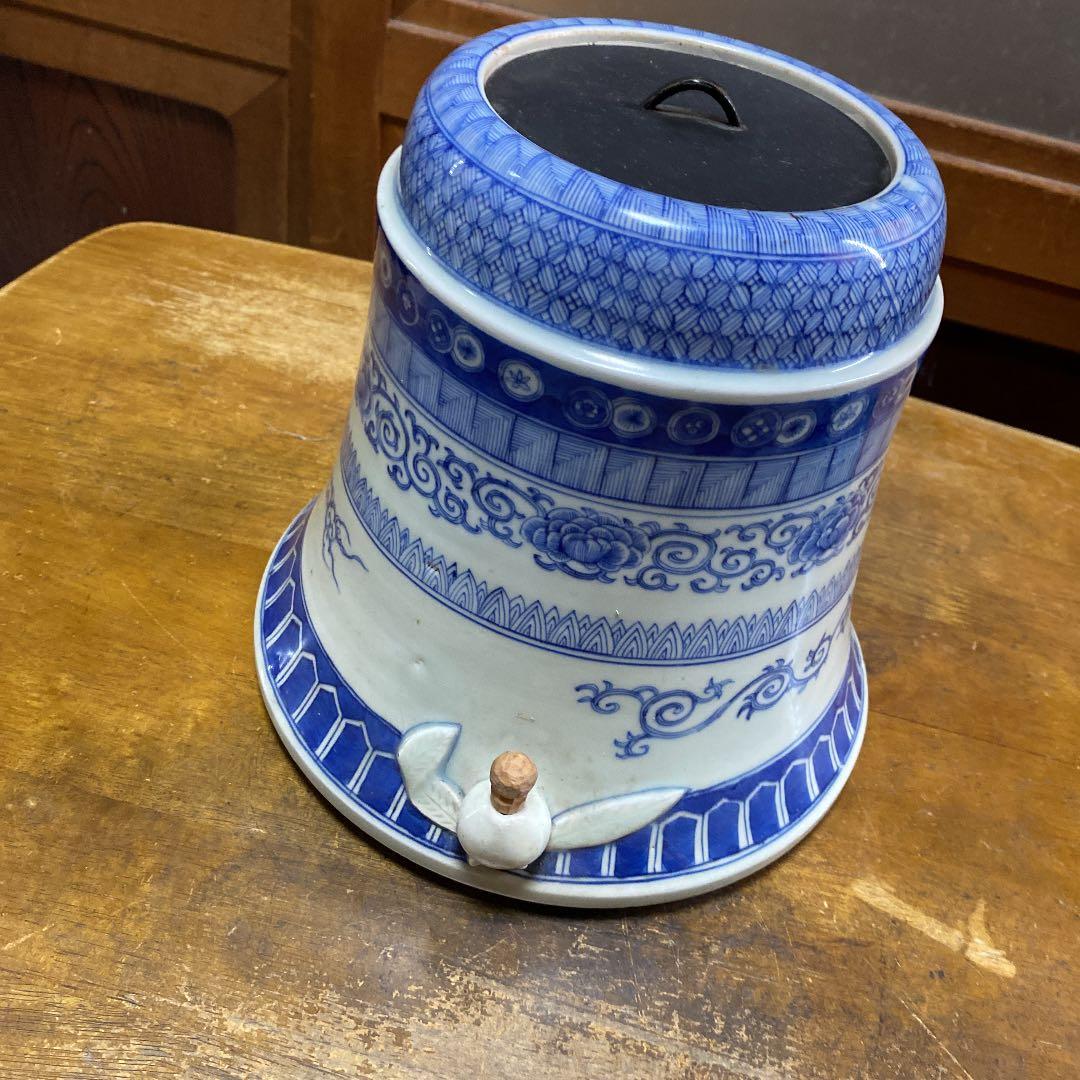 伊万里カラクリ水飲