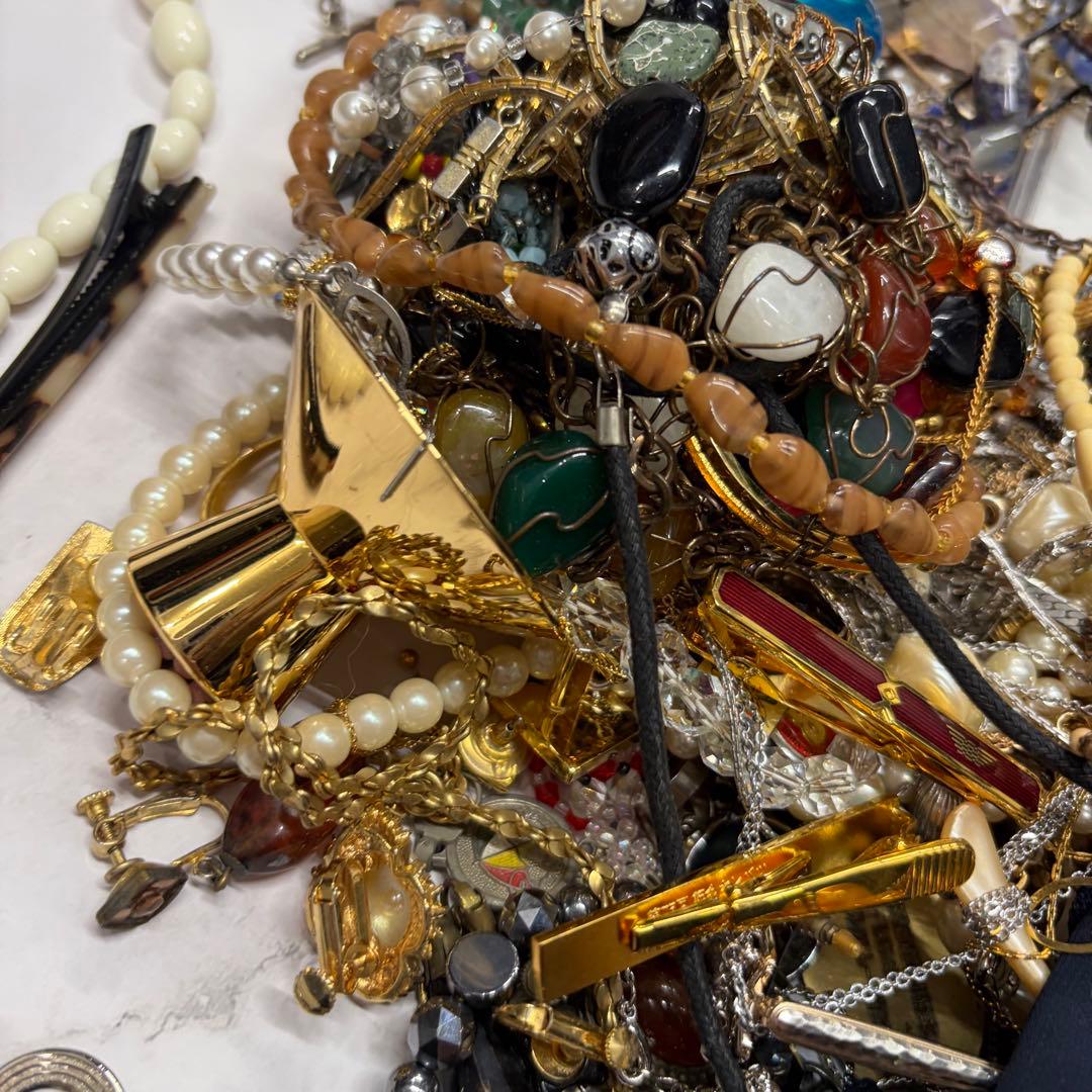 3.6キロ❗️ アクセサリー　まとめ売り　ジャンク　イミテーションアクセサリー