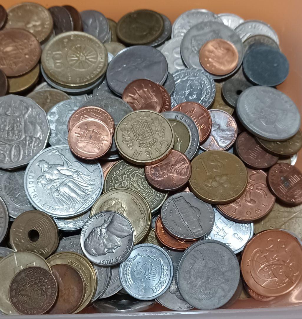 重さ1.7kg分の世界各国の海外(外国)硬貨とおまけ「①」「②」