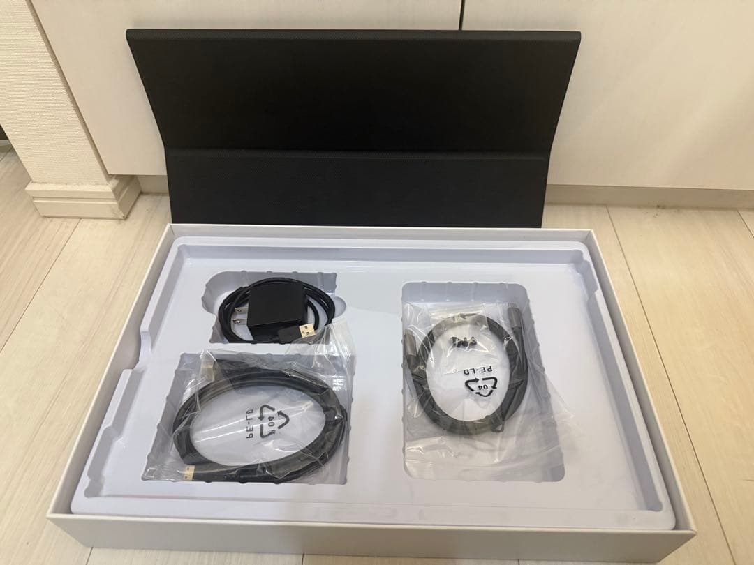 JAPANNEXT 15.6インチディスプレイ