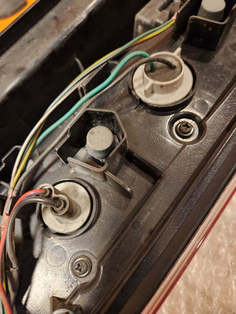 日産 NV350 キャラバン テールランプ　助手席側　前期用　後期ルック