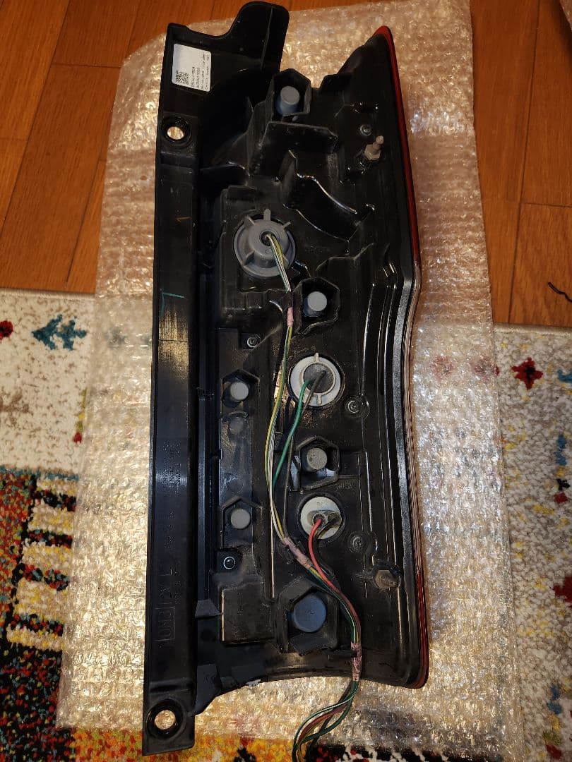 日産 NV350 キャラバン テールランプ　助手席側　前期用　後期ルック