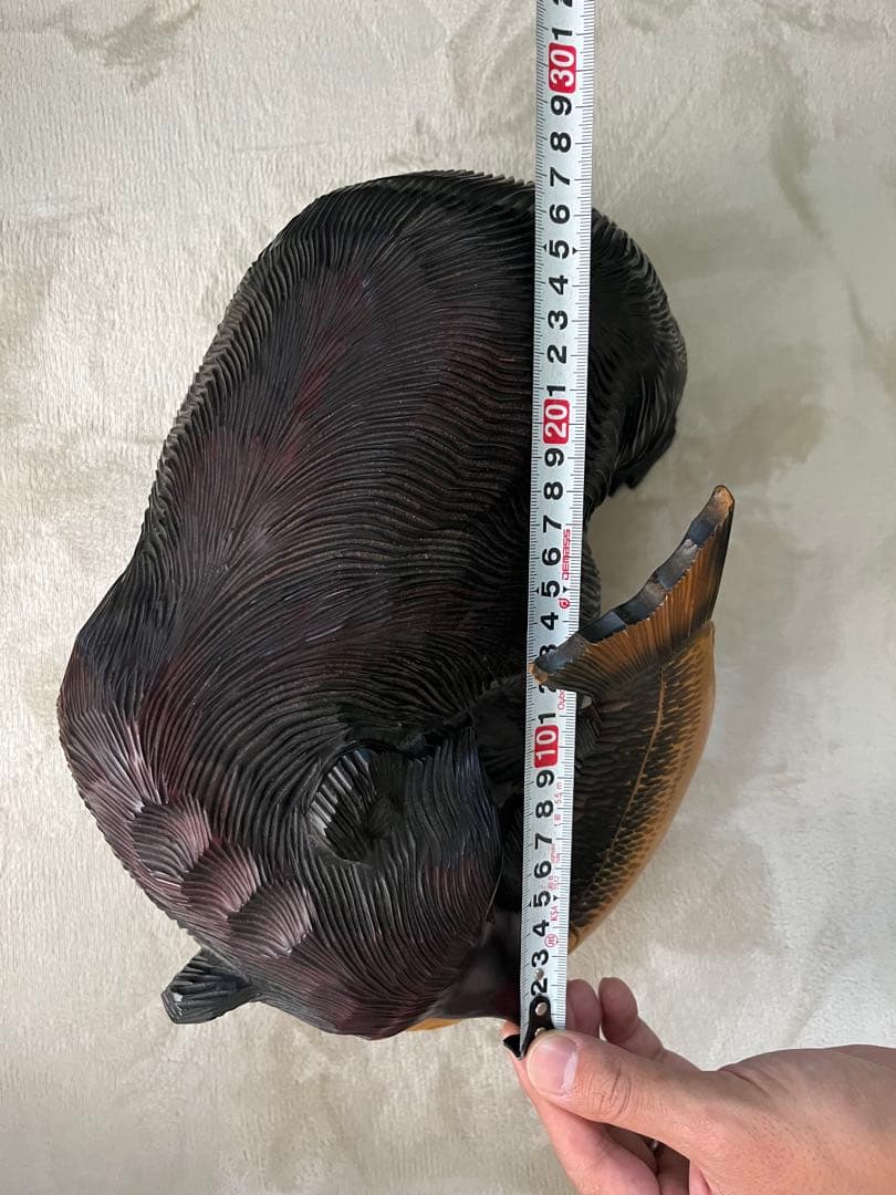 木彫りの熊 鮭をくわえた熊