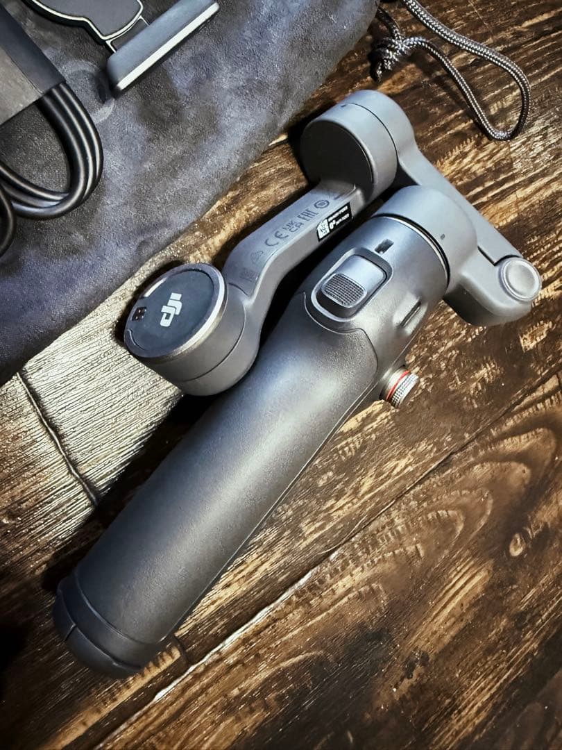 DJI osmo mobile 7p om ジンバル　スマホ用