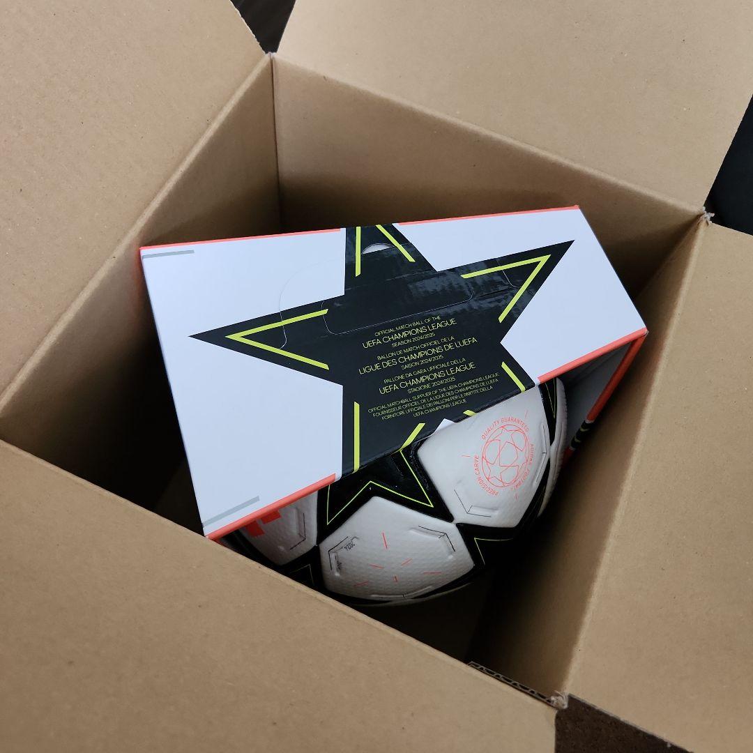 アディダス　サッカーボール　公式球