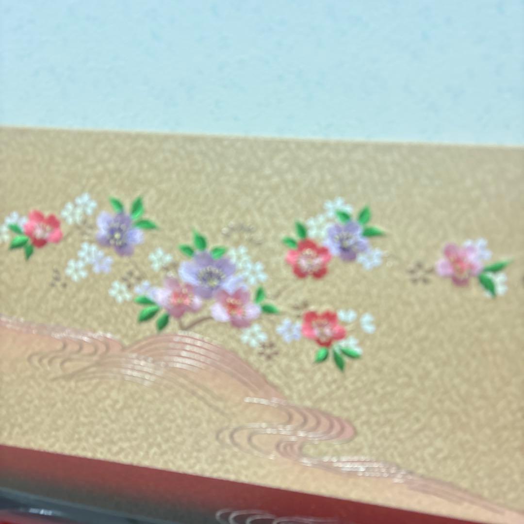 赤い花柄木製雛人形飾り台 花柄屏風2枚付き