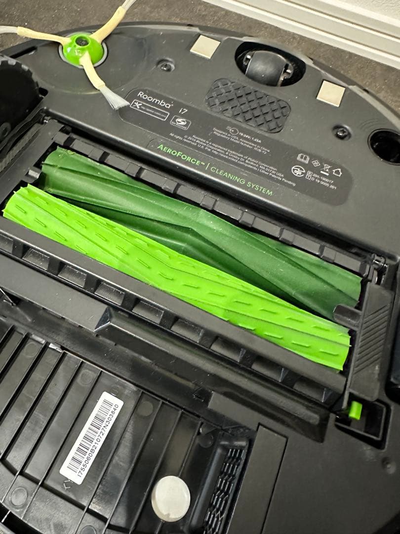 お掃除ロボット　ルンバi7 本体➕ダストクリーナー　ブラック　【美品】