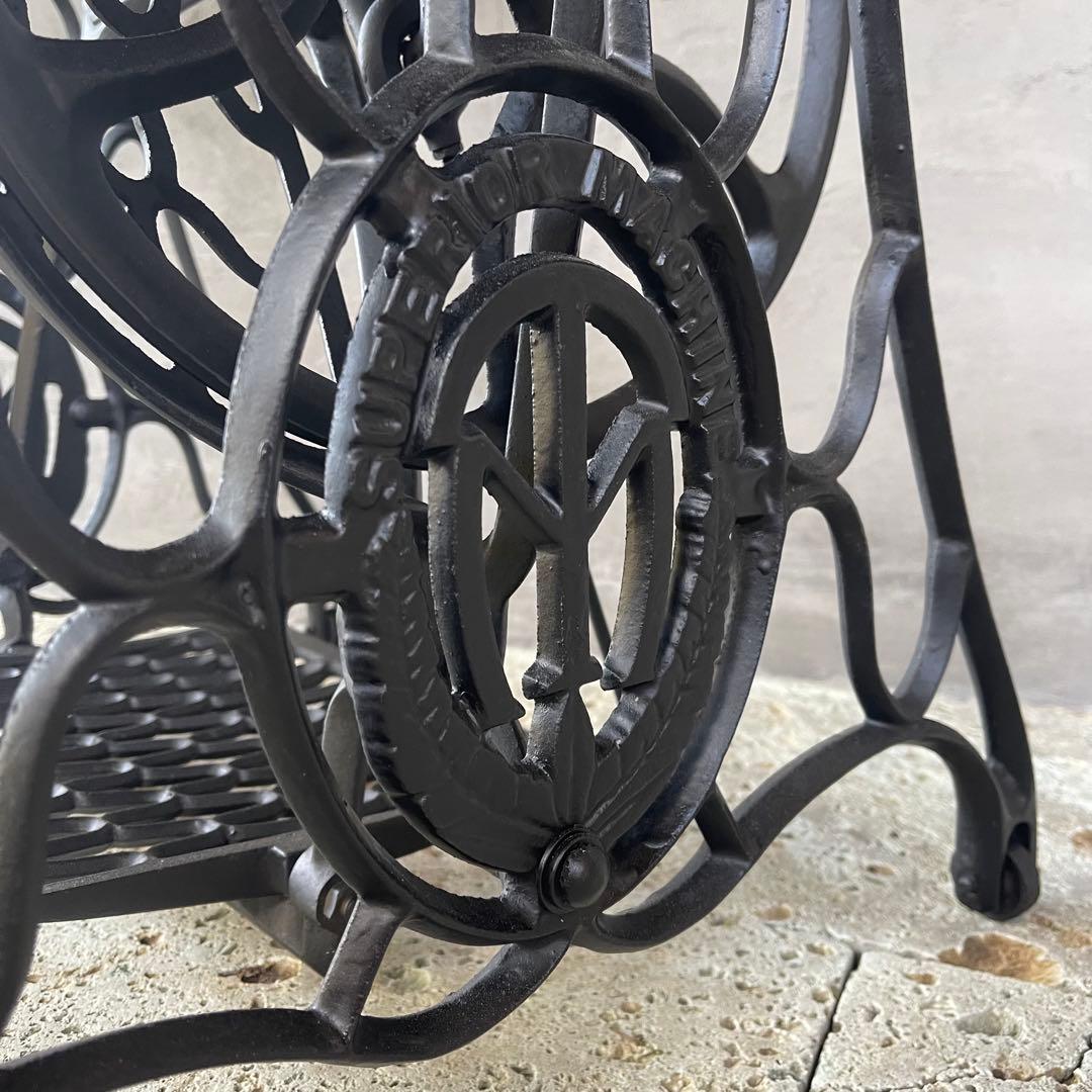 アンティークミシン脚テーブル　【MITSUI】 足踏みミシン　網目　レトロ雑貨