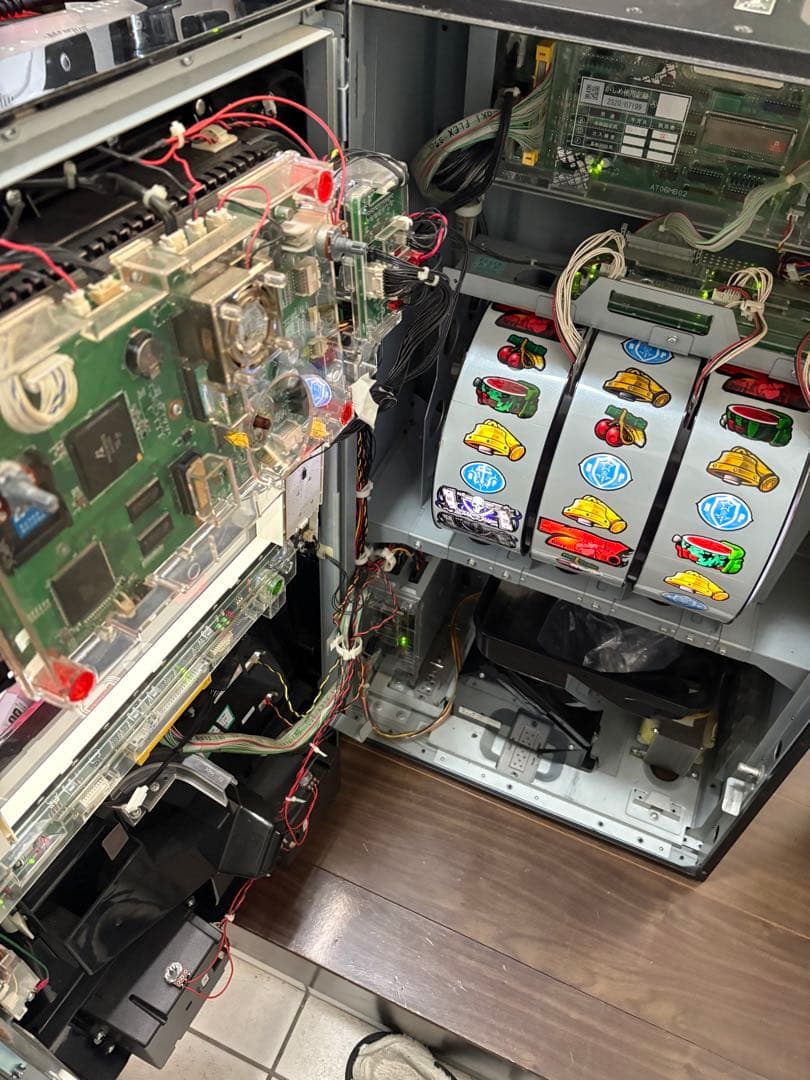 【送料込み】初代 ブラックラグーン パチスロ 実機