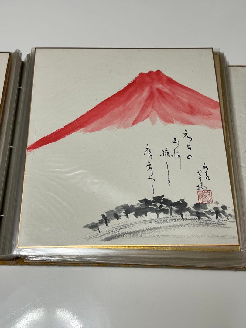 様々なテーマの作品を収録した日本画アルバム。