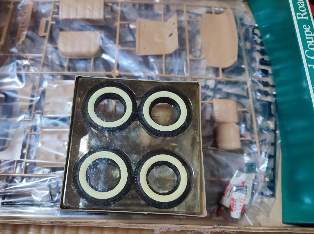 バンダイ 1937 パッカード・クーペ・ロードスター 1/16 クラシックカー