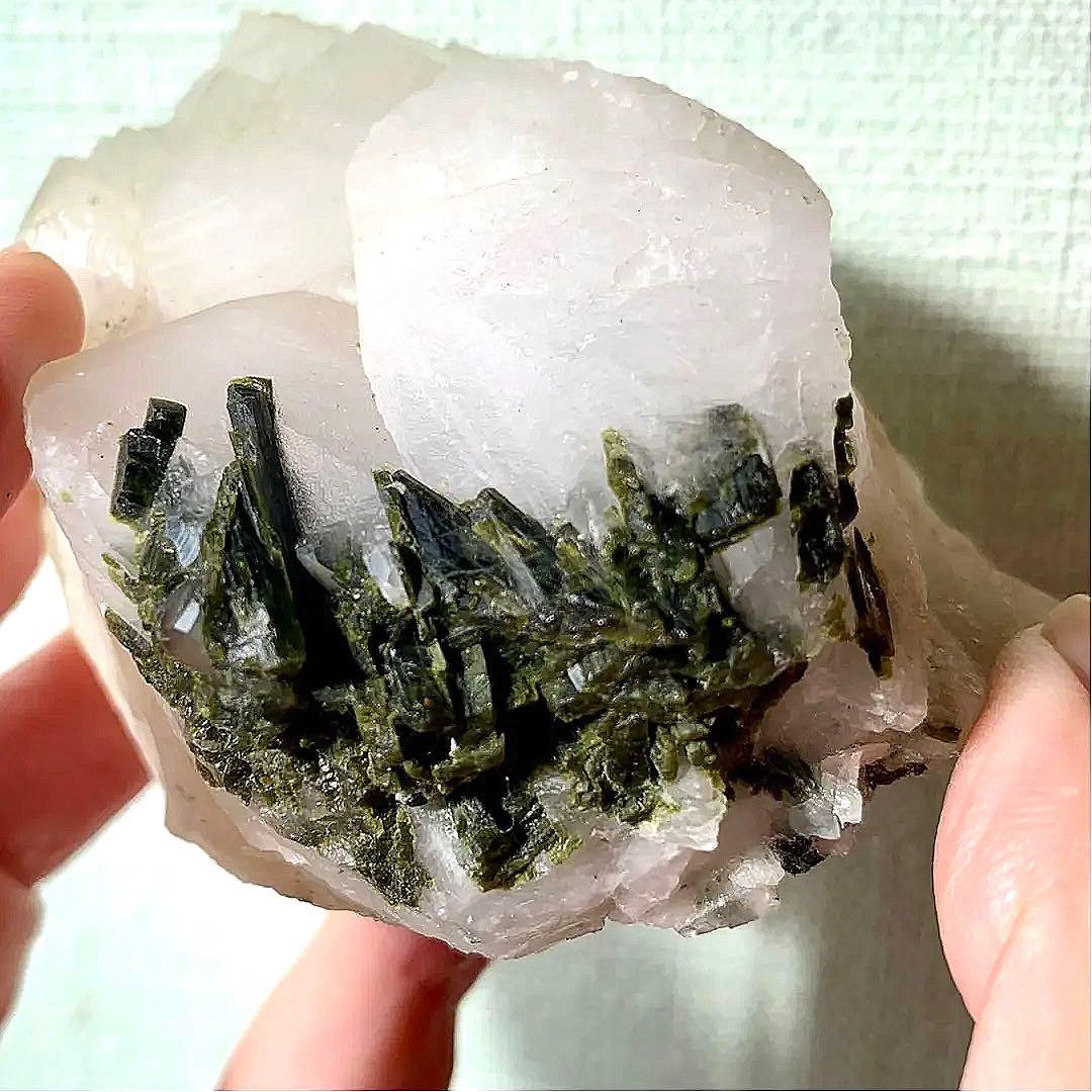 エピドートインアンフィボールクォーツd特大