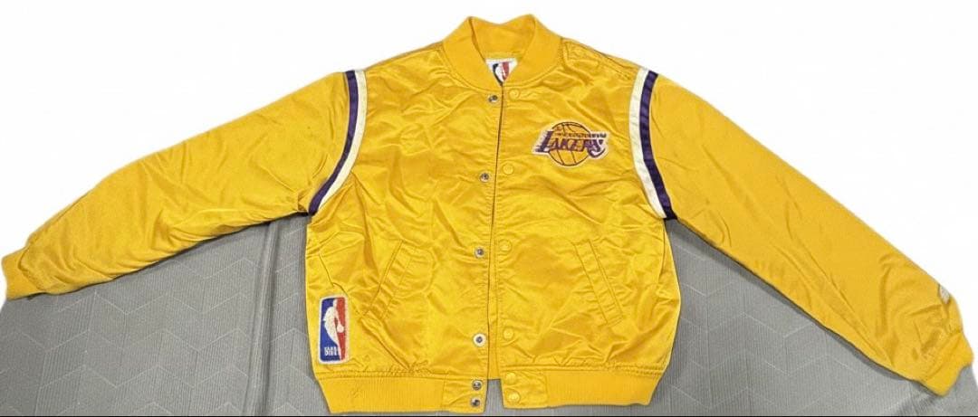 Starter 製 ロサンゼルス・レイカーズ オフィシャルサテンジャケットです