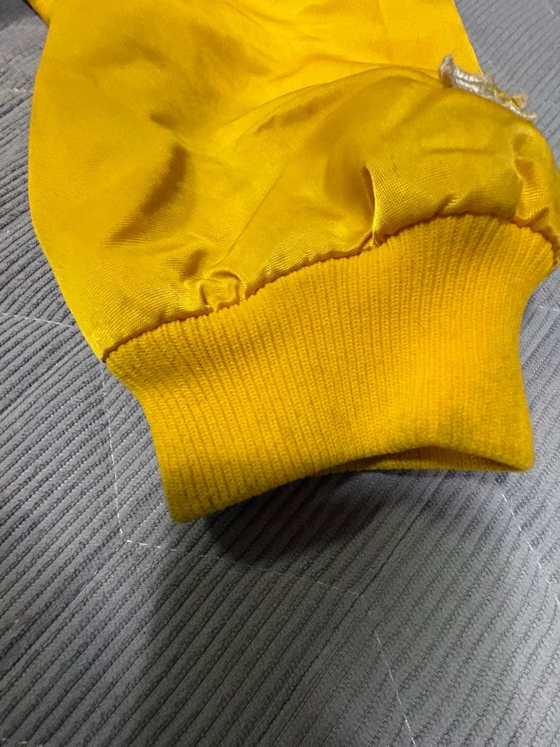 Starter 製 ロサンゼルス・レイカーズ オフィシャルサテンジャケットです