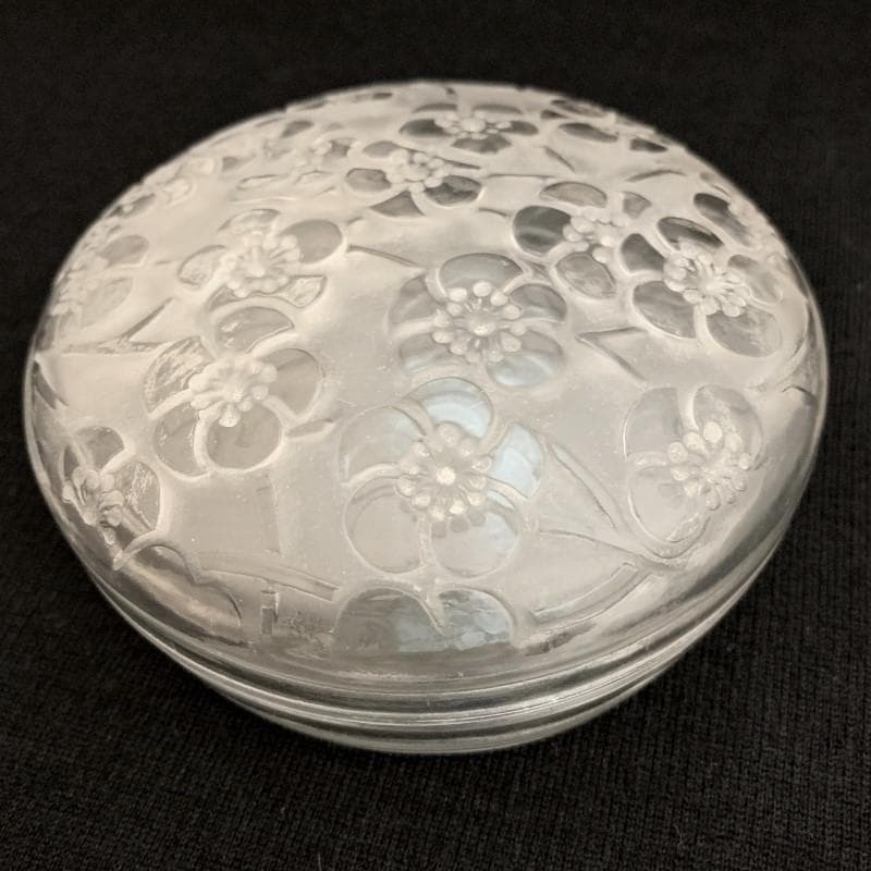 ルネ・ラリック パウダーケース LE LYS ドルセー（D'ORSAY)