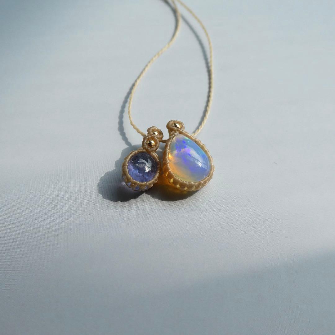 でんちゃん　オパールとタンザナイトのマクラメネックレス