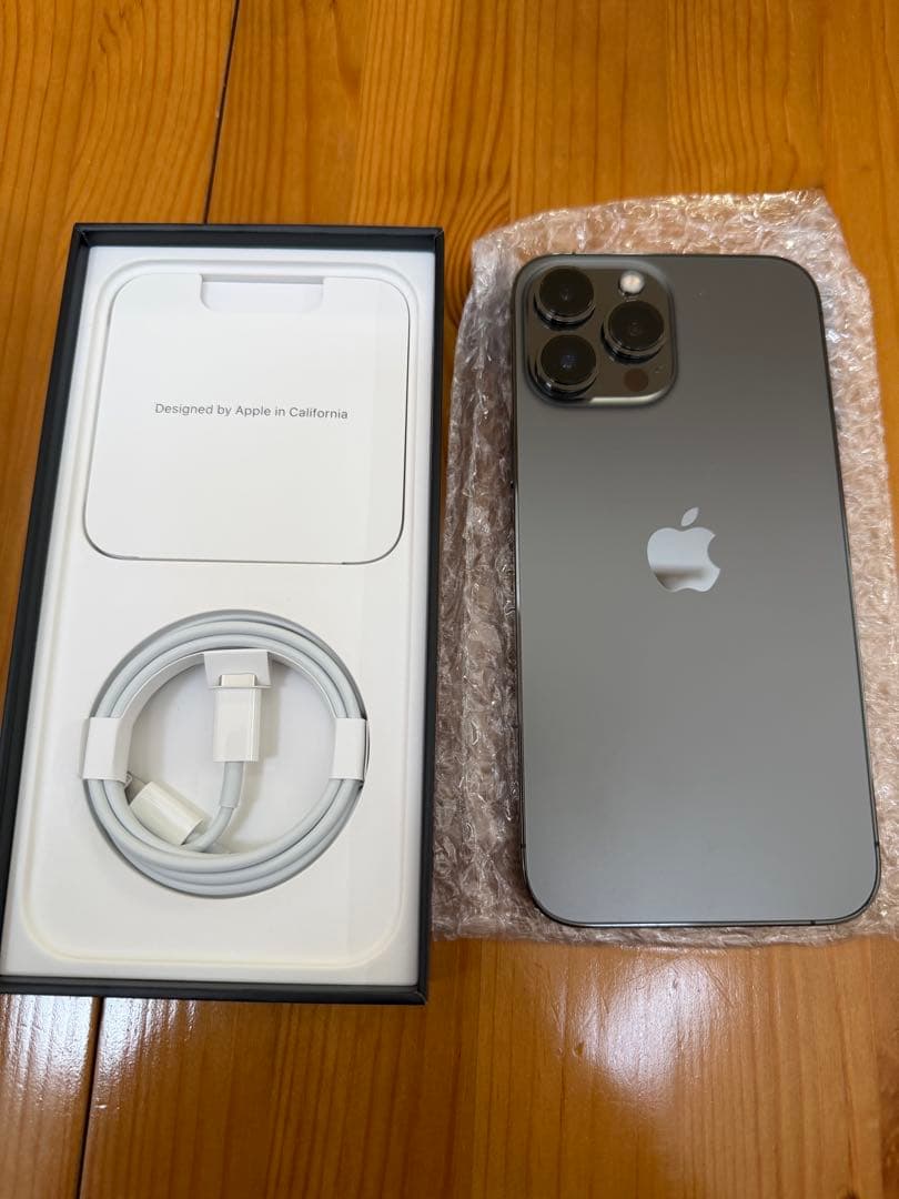 あゆみiPhone13promax本体➕シール