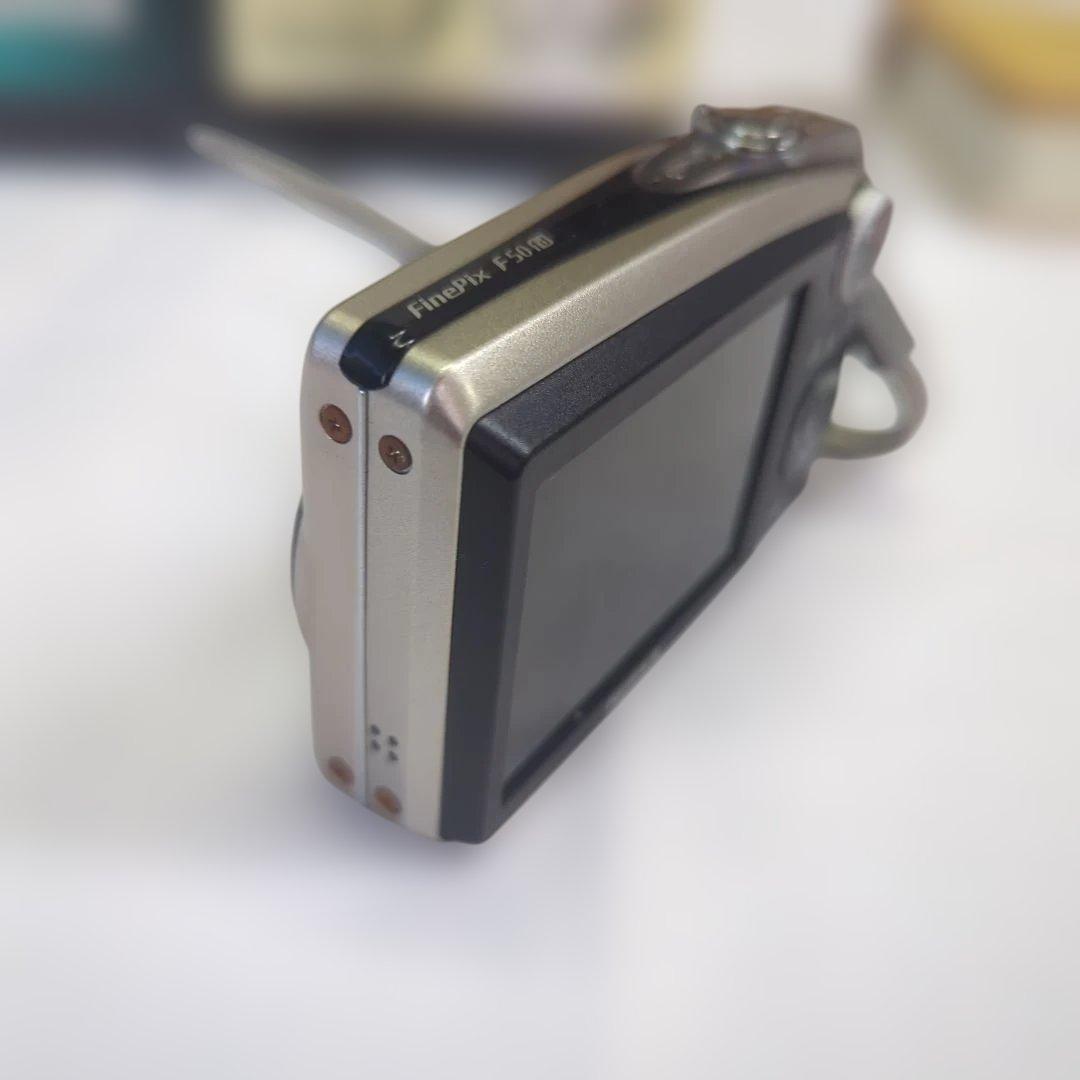 Fujifilm FinePix F50fd デジタルカメラ　ジャンク品