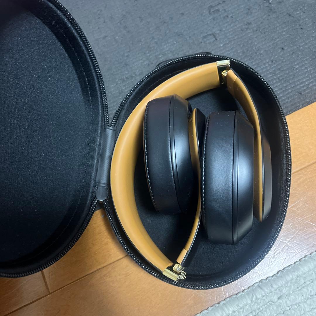 Beats ワイヤレスヘッドホン ブラック ゴールド