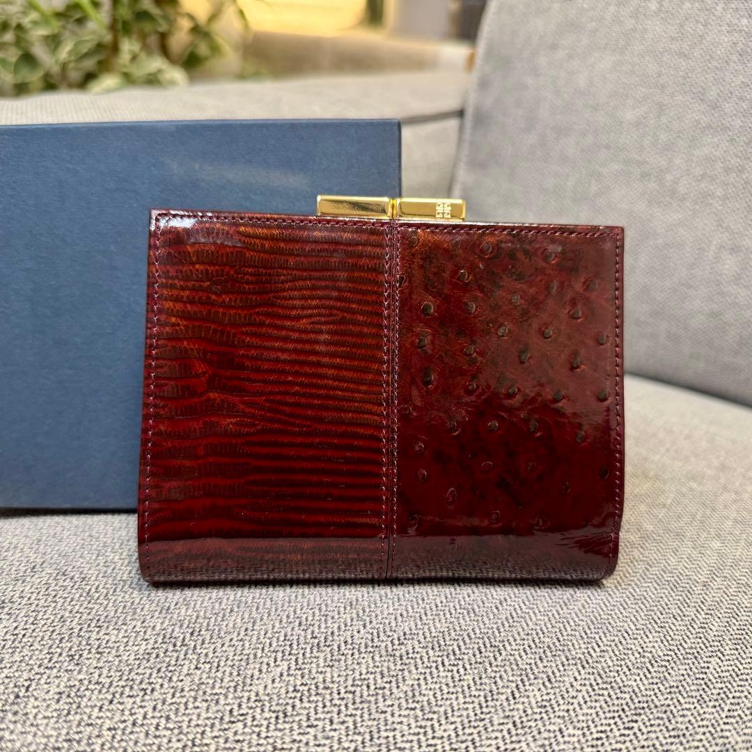 GIVENCHY ジバンシィ 二つ折り財布 型押しパテントレザー がま口