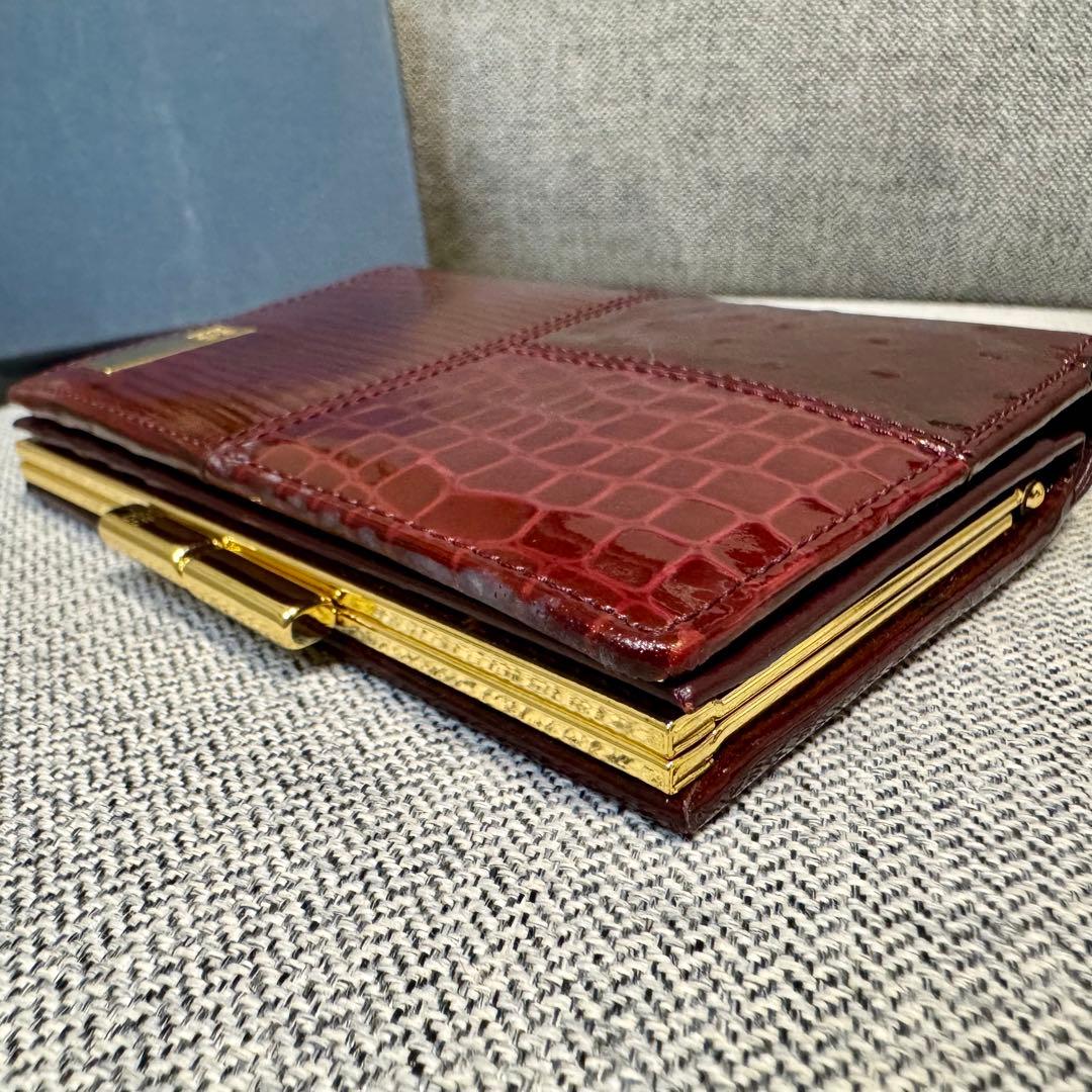 GIVENCHY ジバンシィ 二つ折り財布 型押しパテントレザー がま口