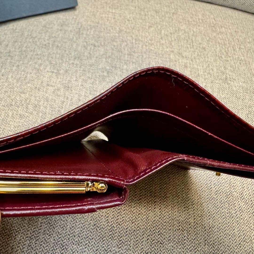 GIVENCHY ジバンシィ 二つ折り財布 型押しパテントレザー がま口