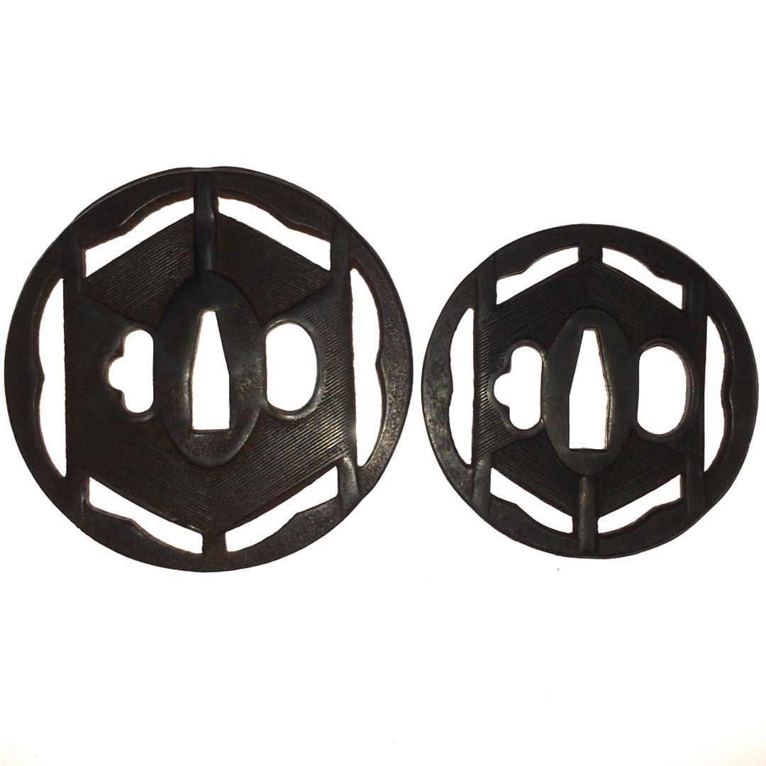 S12六角透かし鉄鍔・大小鍔一対 木箱付 武具・刀装具