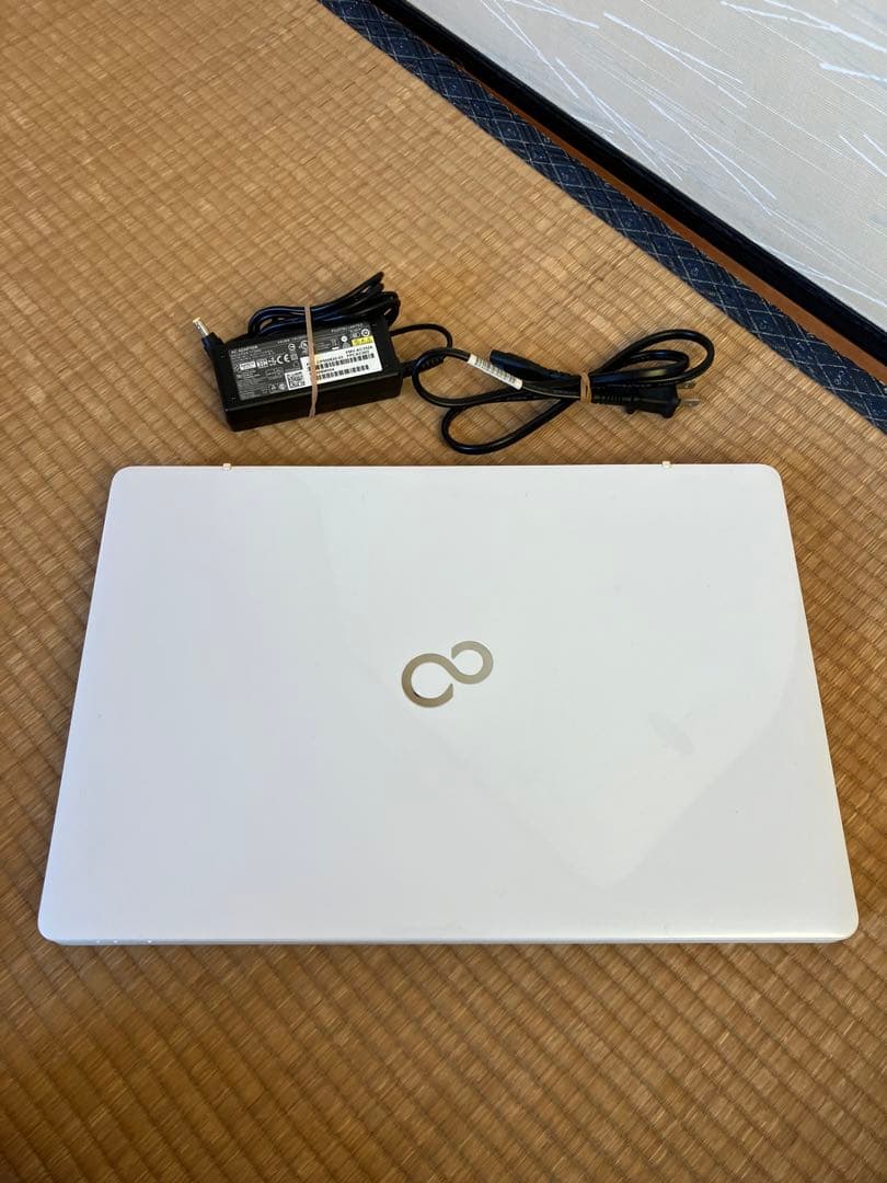 Windowsノート本体 Fujitsu AH50/D1 i7-7700HQ 4GB RAM