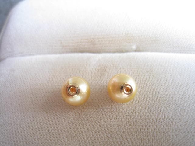☆新品！照り綺麗天然あこやゴールド真珠6.9mmx2粒 k18金ピアスキャッチ