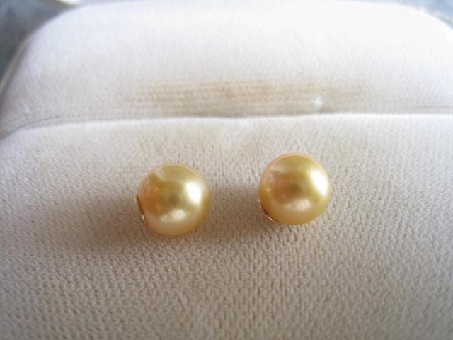☆新品！照り綺麗天然あこやゴールド真珠6.9mmx2粒 k18金ピアスキャッチ