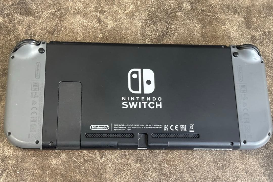 任天堂　Switch 本体　ポケモン　パール　ソフト付き