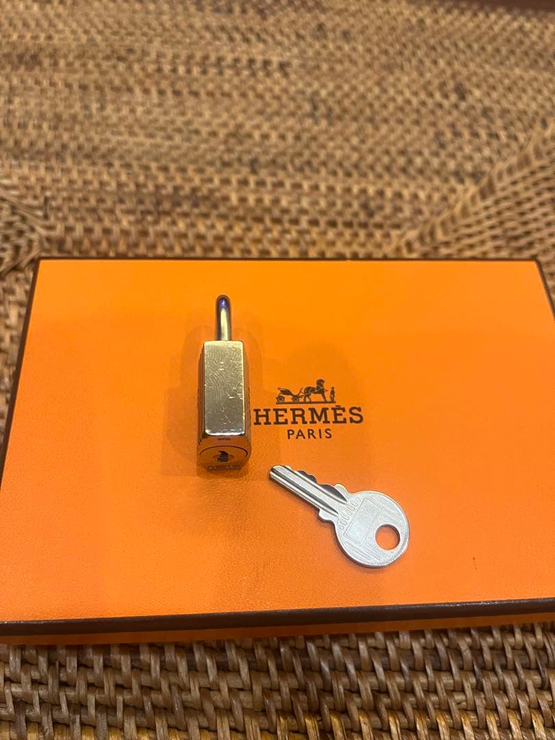 HERMES シルバー 南京錠 鍵付き