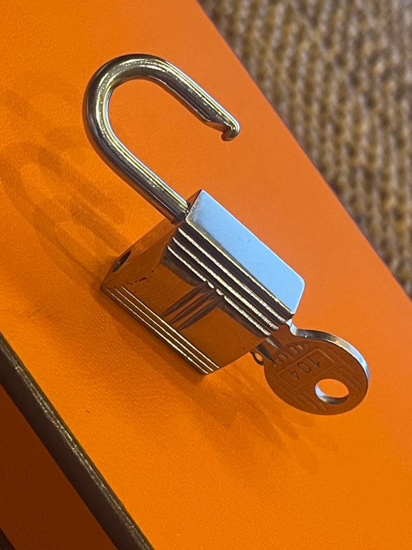 HERMES シルバー 南京錠 鍵付き