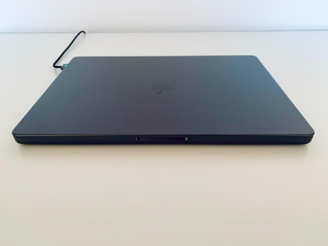 MACBOOK PRO M3Pro 14インチ スペースブラックMRX33J/A