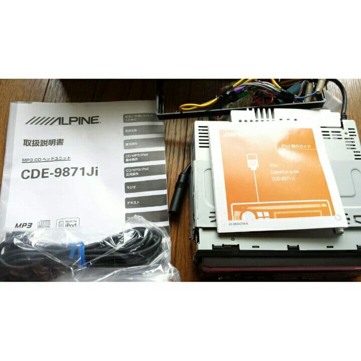 ALPINE 車用CDプレーヤー　ipod対応