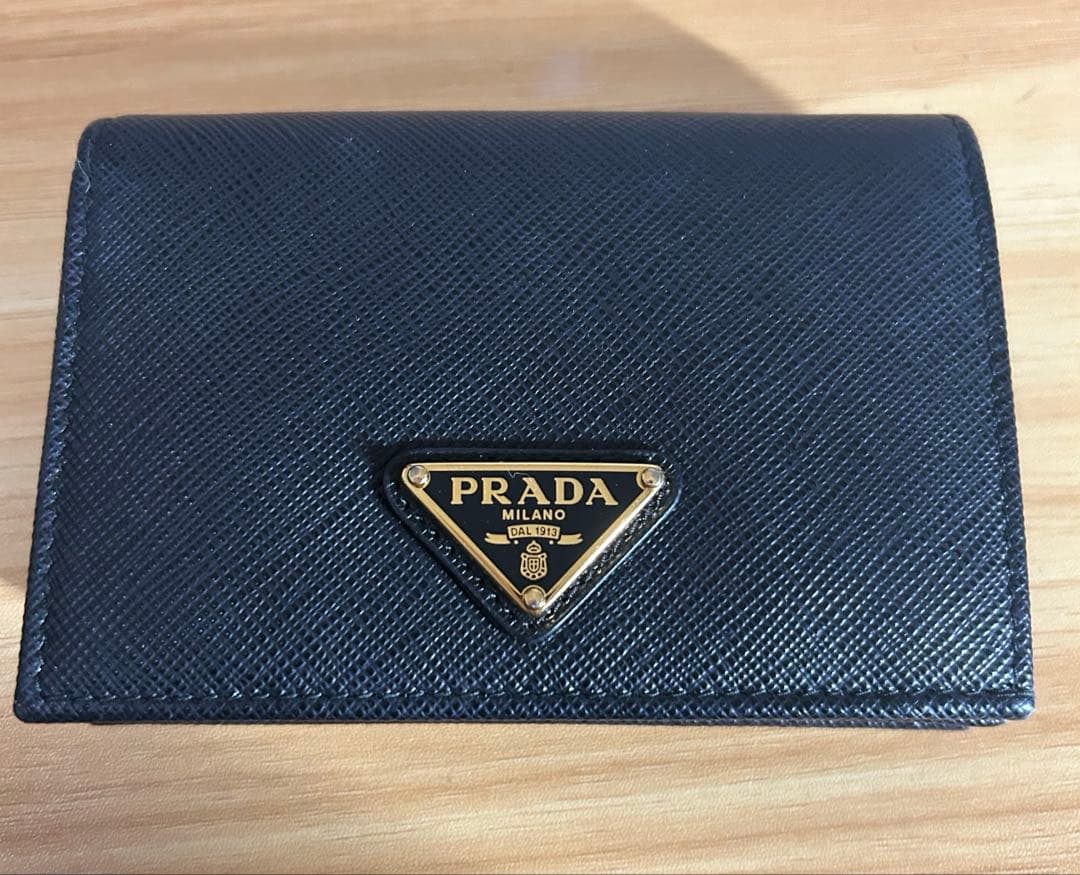PRADA サフィアーノトライアングル 財布