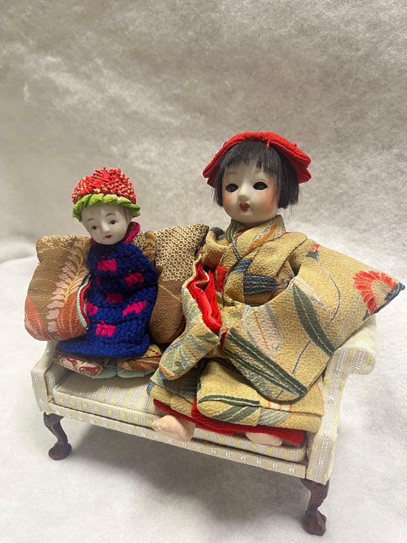 日本人形 2体 ソファ付き