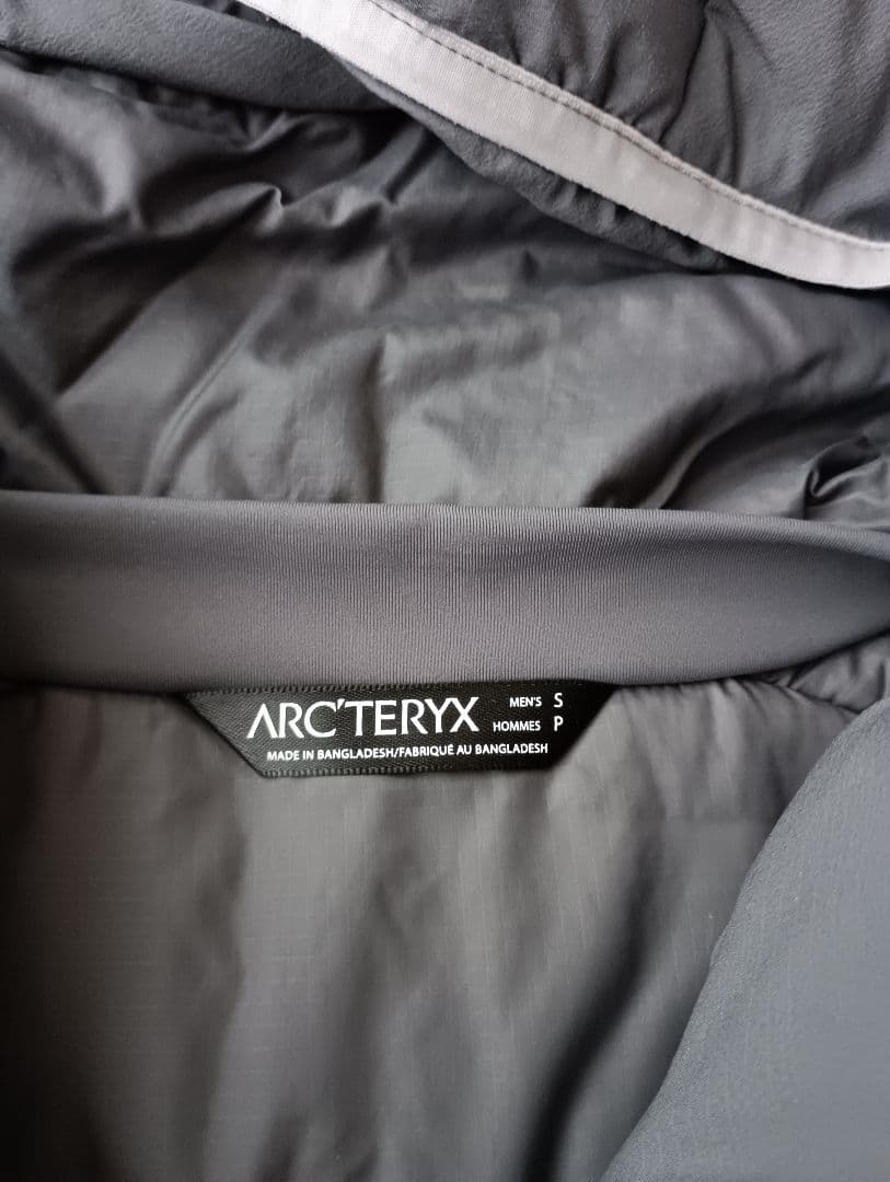 タグ有美品　ビームス購入 ARC’TERYX　atomarhoody　Pilot