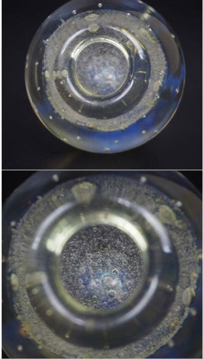 送料無料　中に泡ありガラスペーパーウェイト　小さな花入れ