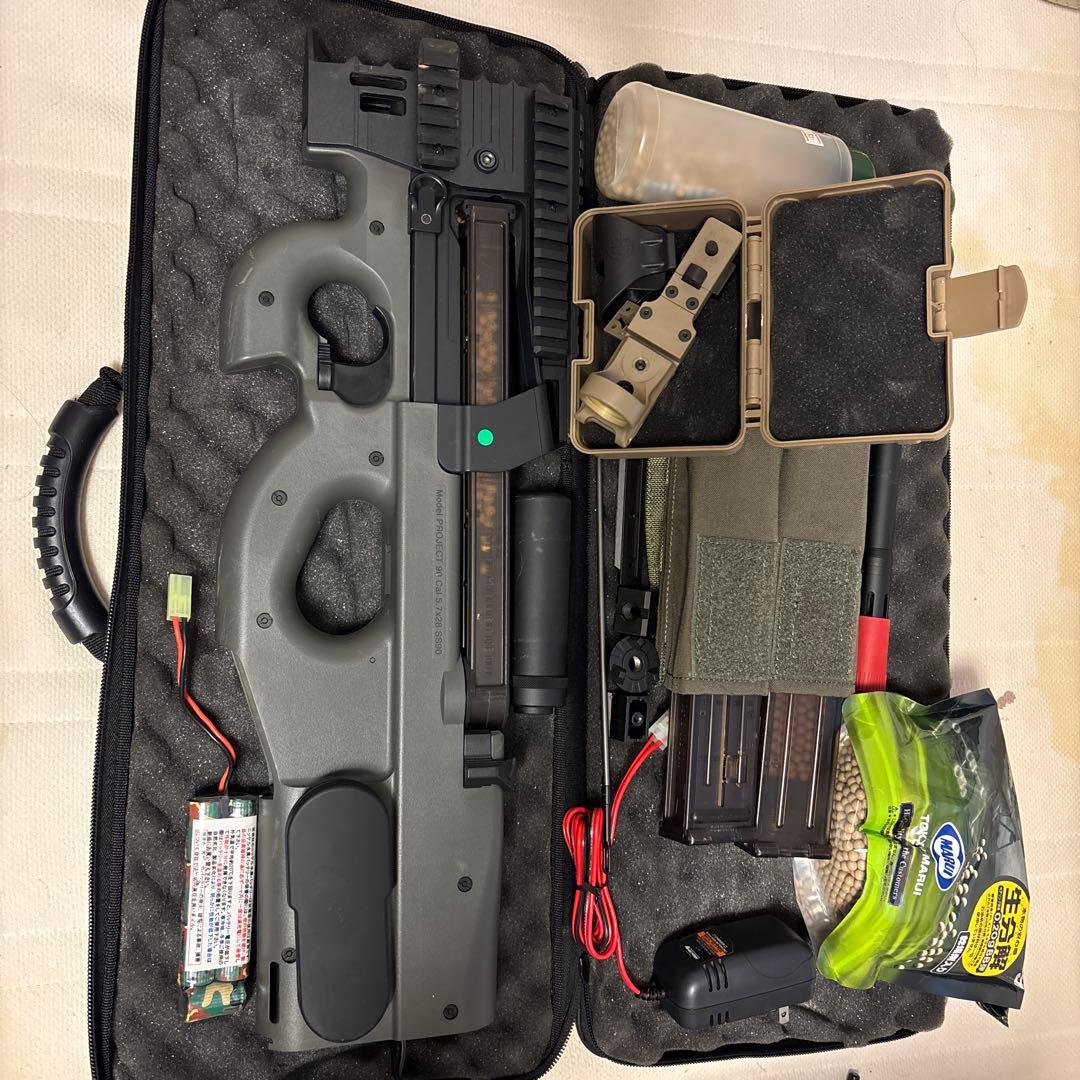 次世代電動ガン レッドドットサイト　サイレンサー 充電器　銃ケース　付き