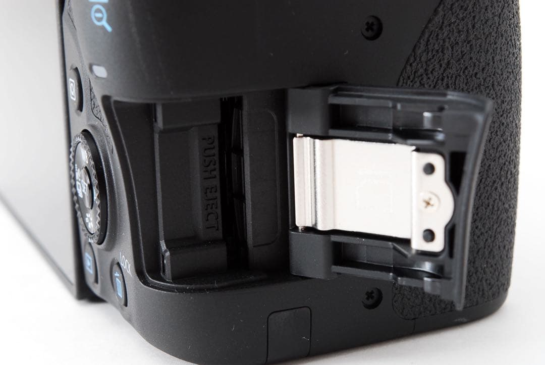 保証付き キヤノンCanon EOS kiss X10i デジタル一眼レフカメラ