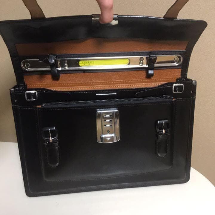 美品　本革　HINOMOTO製 牛革　ダレスバッグ　ビジネスバッグ　ブラック　黒