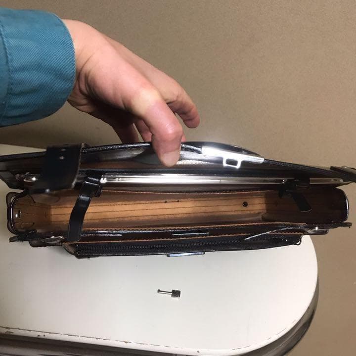 美品　本革　HINOMOTO製 牛革　ダレスバッグ　ビジネスバッグ　ブラック　黒