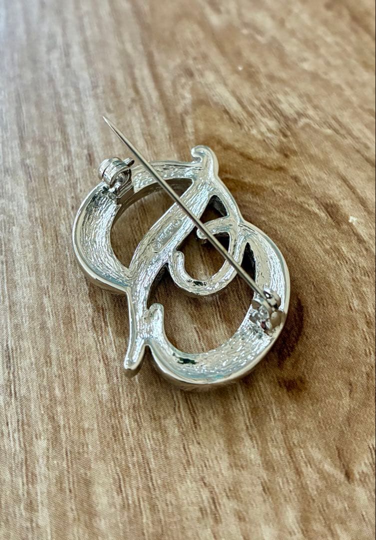 Dior ディオール ブローチ CDロゴ ラインストーンシルバーアクセサリー