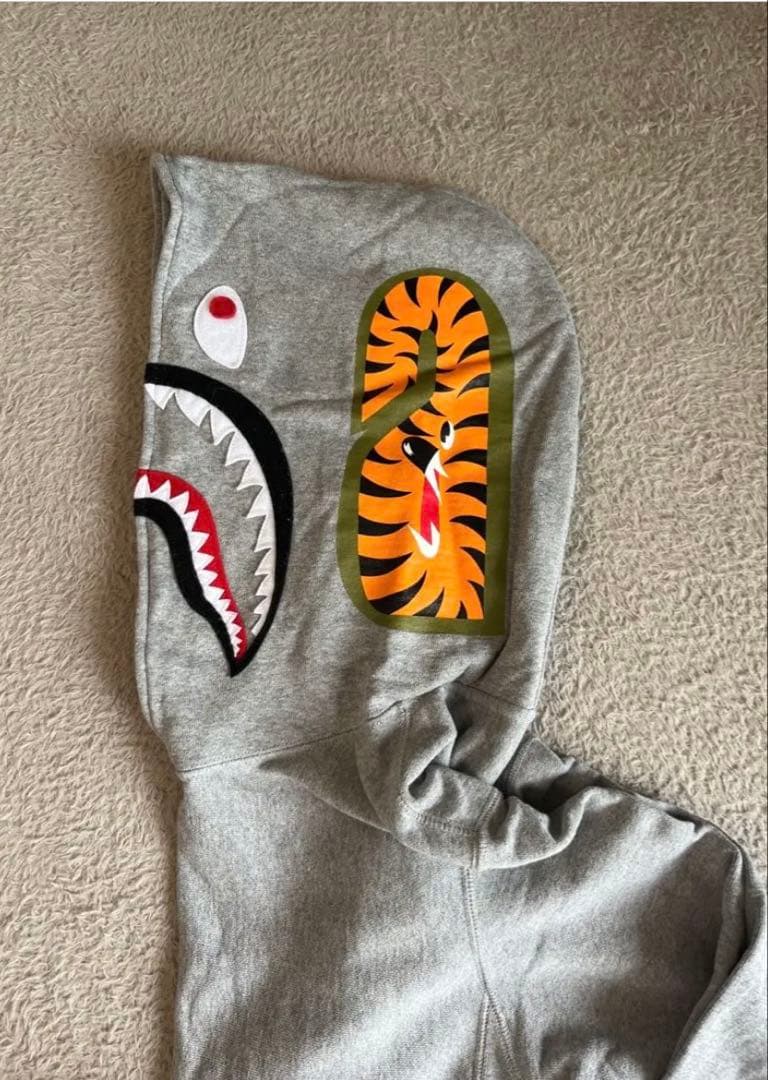 【美品】A BATHING APE シャーク　パーカー