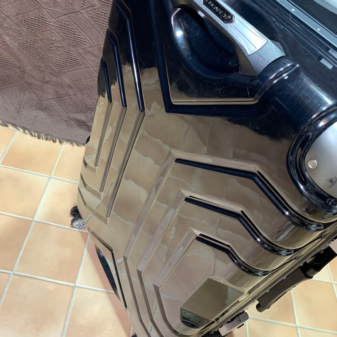 ESCAPE'S グリップマスター 83L 鍵２本付 スーツケース シフレ