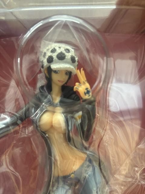 トラファルガー・ロー　pop非公認　I.R.O 女体化　フィギュア