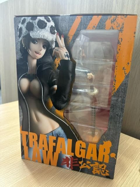 トラファルガー・ロー　pop非公認　I.R.O 女体化　フィギュア